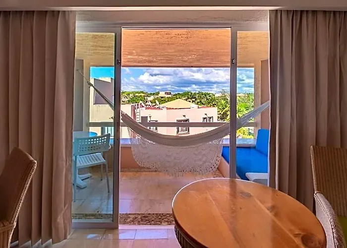 Puerto Aventuras & Club Hotel