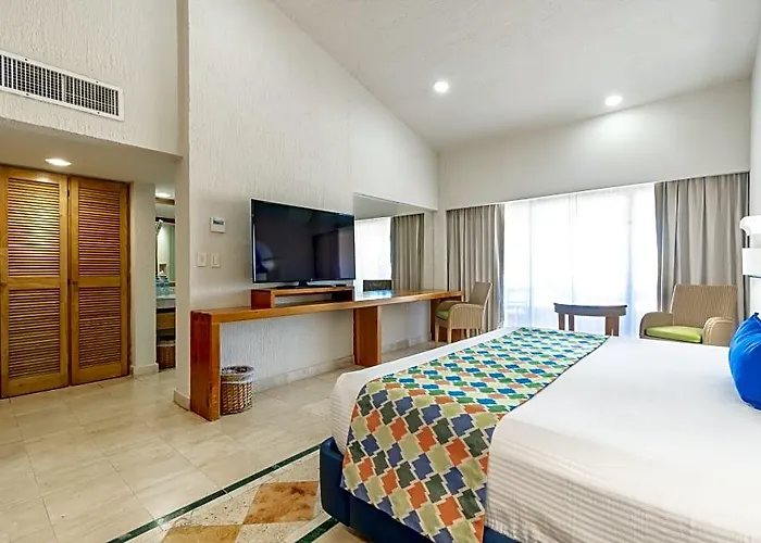 Puerto Aventuras & Club Hotel